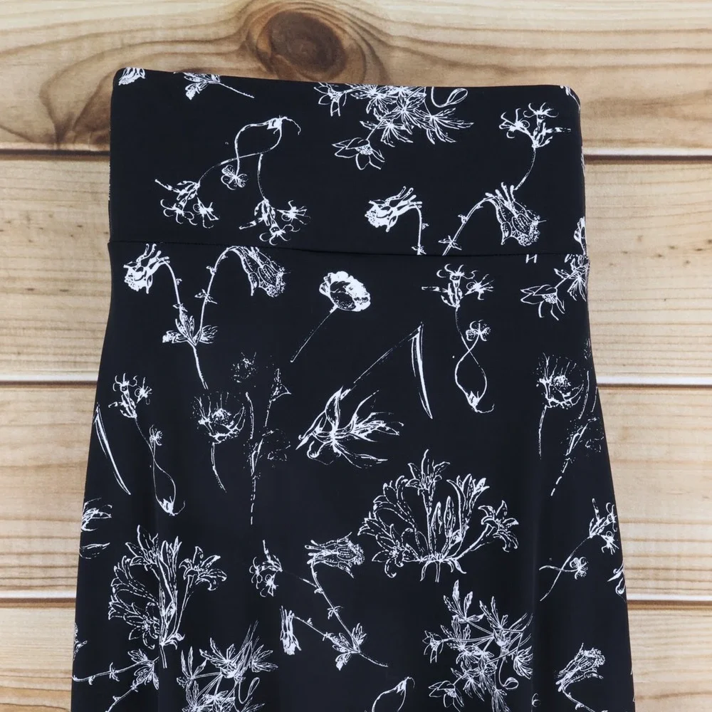 LuLaRoe A-Line Skirt Womens Size XS Black White Floral‎ Polyester Blend Stretch